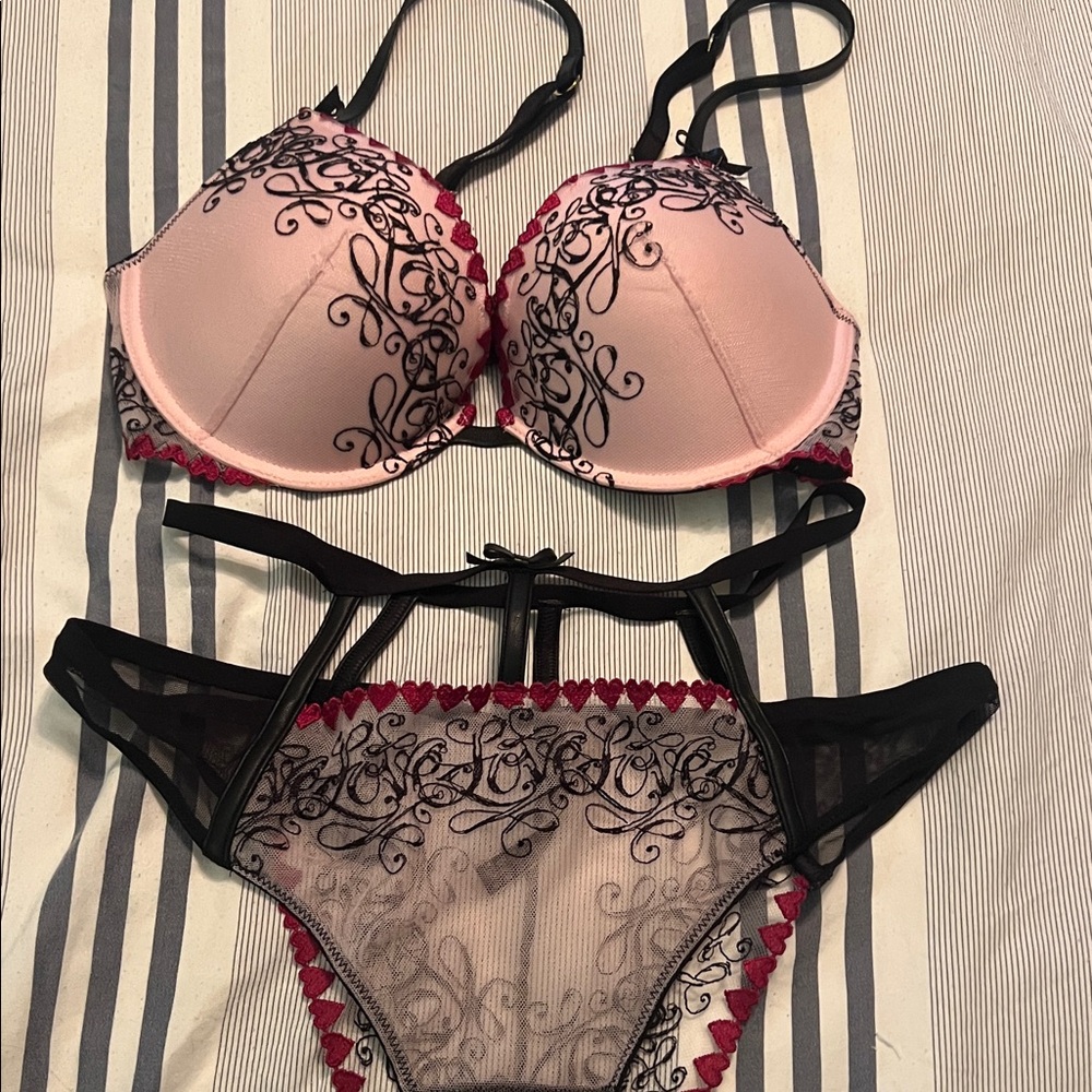 Black lace red Embroidered hearts Bra & Panty Set
Panties medium